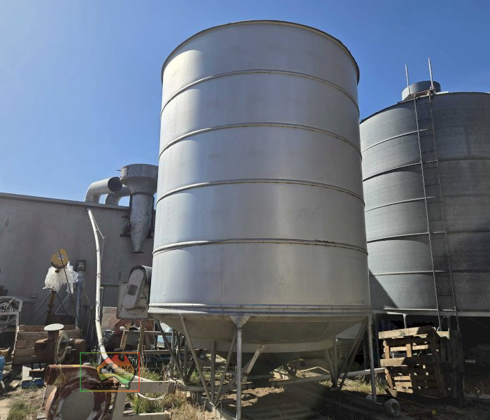 (11588) KOETZER GRAIN SILO WITH CHICAGO AERATION FAN