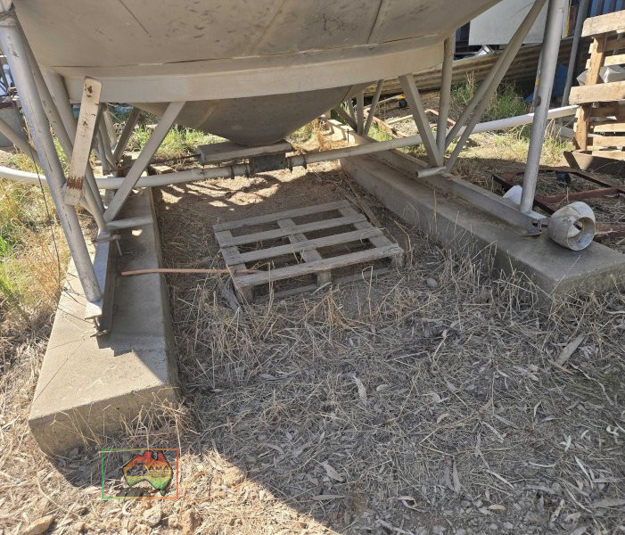 (11588) KOETZER GRAIN SILO WITH CHICAGO AERATION FAN
