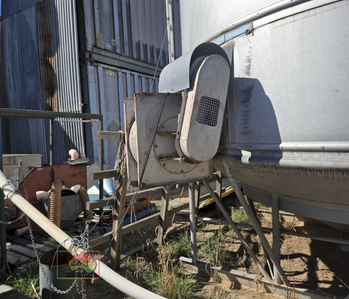 (11588) KOETZER GRAIN SILO WITH CHICAGO AERATION FAN