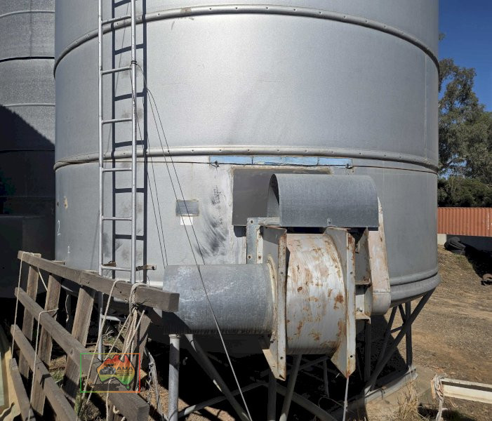 (11588) KOETZER GRAIN SILO WITH CHICAGO AERATION FAN
