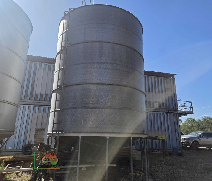 (11588) KOETZER GRAIN SILO WITH CHICAGO AERATION FAN