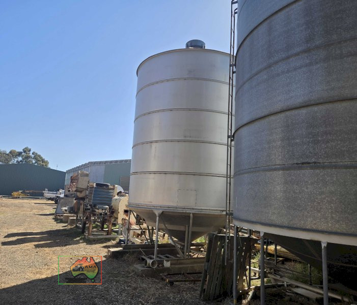 (11588) KOETZER GRAIN SILO WITH CHICAGO AERATION FAN