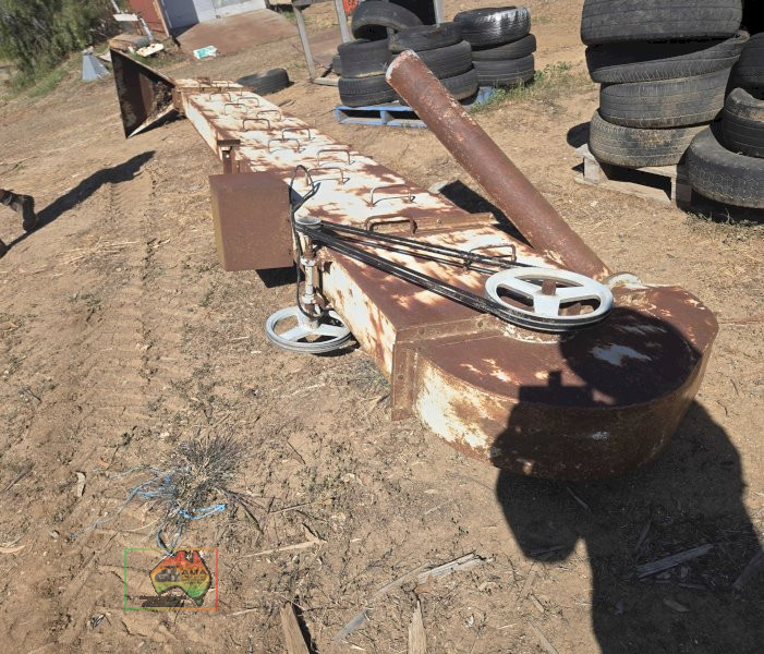 GRAIN ELEVATOR WITH HOPPER