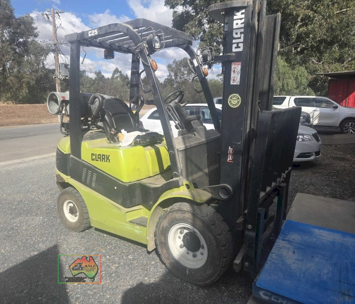2011 CLARKE C25L FORKLIFT