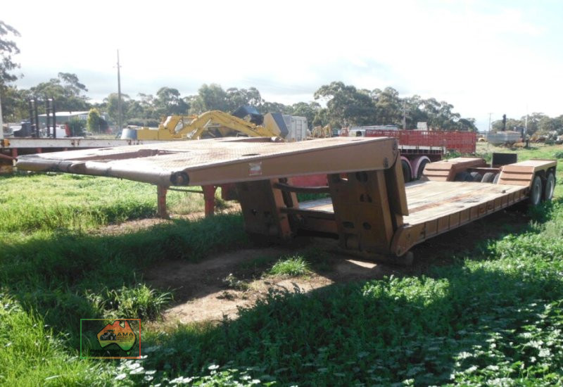 1965 FREIGHTER LOW LOADER TRAILER