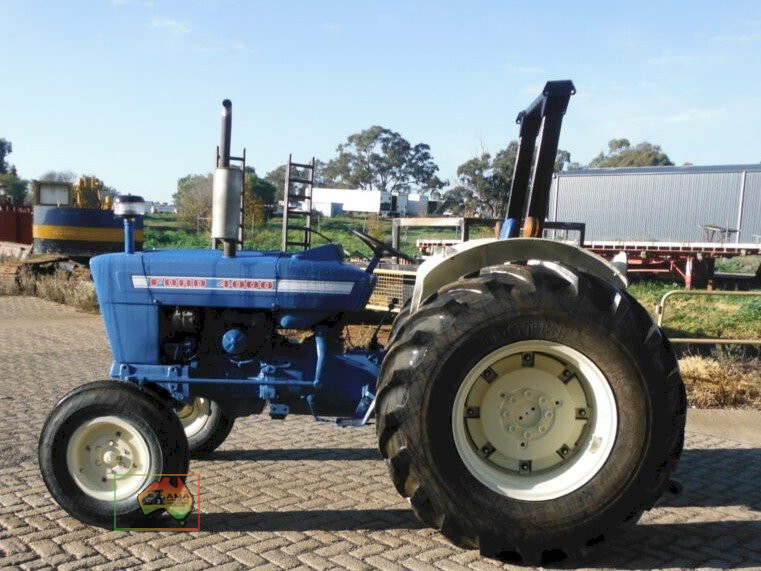 FORD 4000 TRACTOR