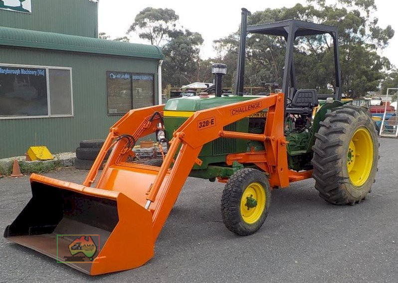 JOHN DEERE 1640 TRACTOR WITH CHALLENGE LOADER
