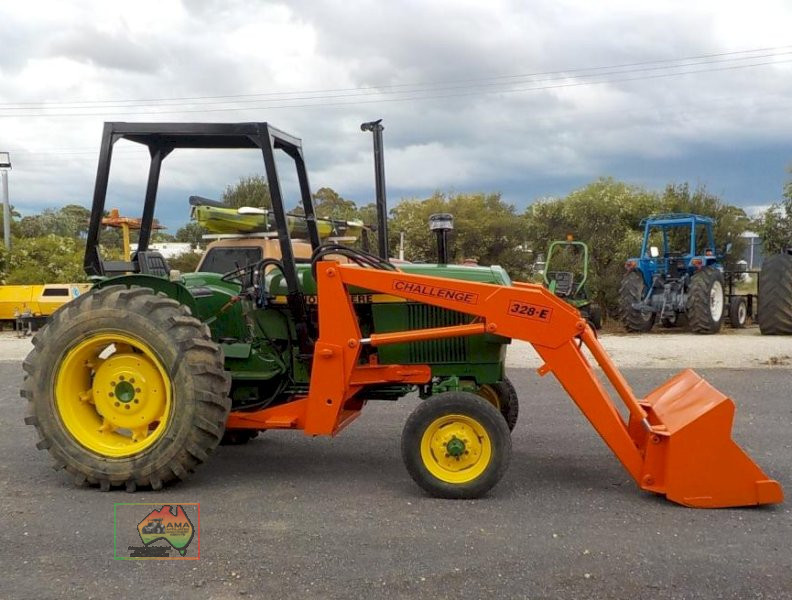 JOHN DEERE 1640 TRACTOR WITH CHALLENGE LOADER