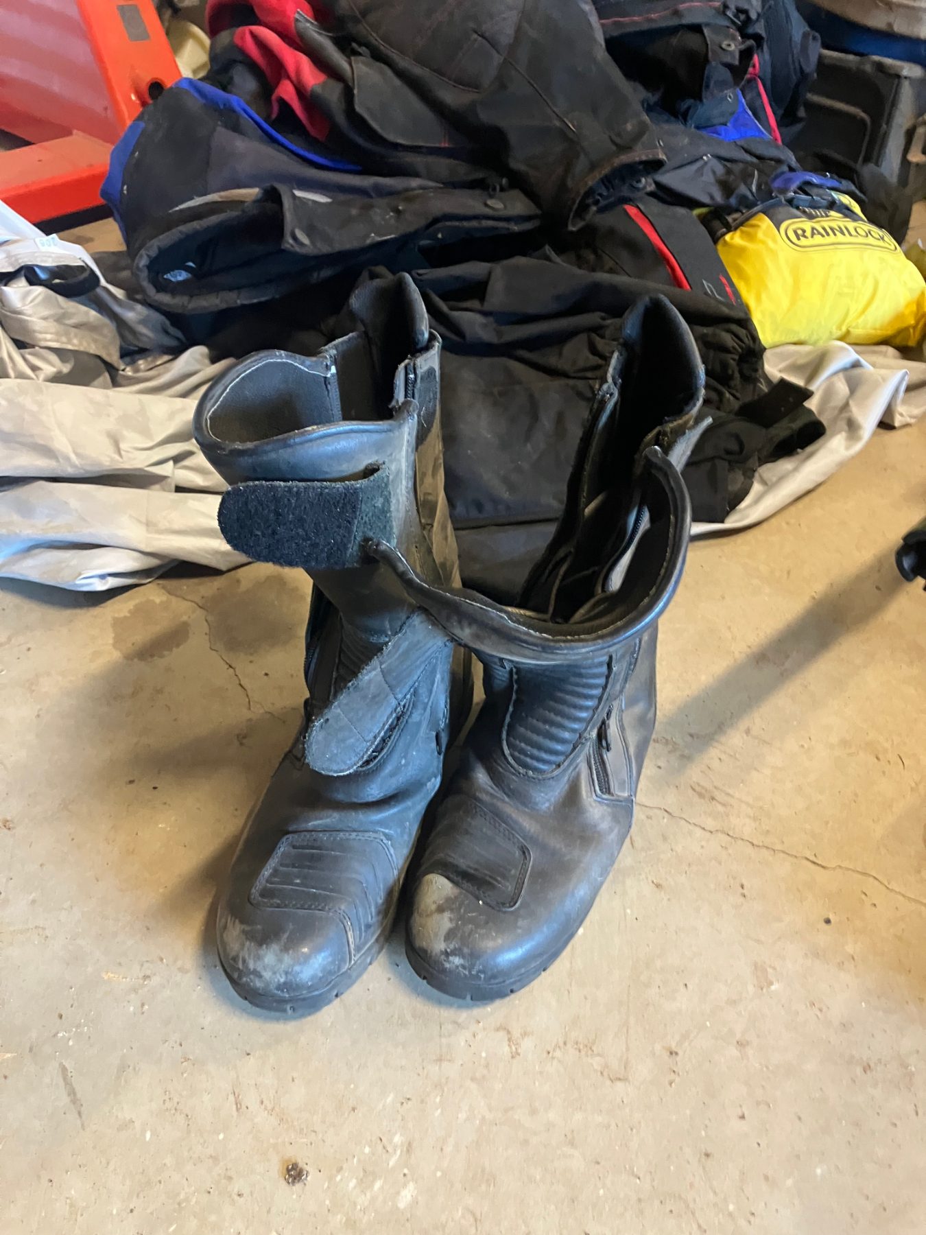 ASSORTED MOTORCYCLE JACKETS AND ACCESSORIES