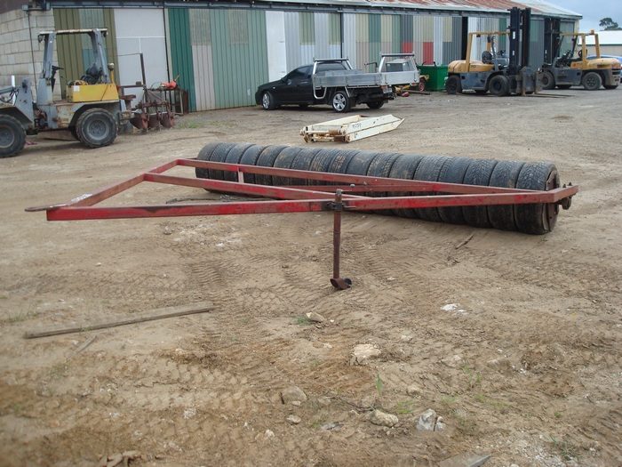 RUBBER TYRE ROLLER - 4.4M WIDE