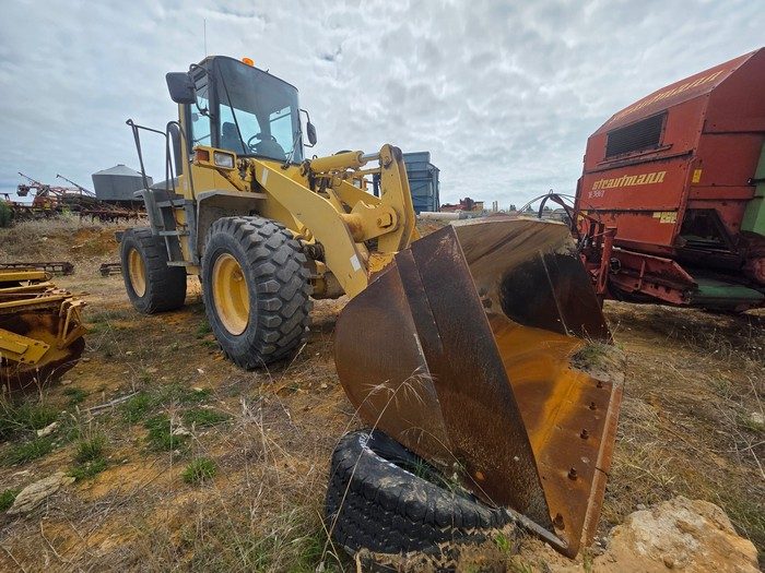 KOMATSU WA200 FRONT END LOADER