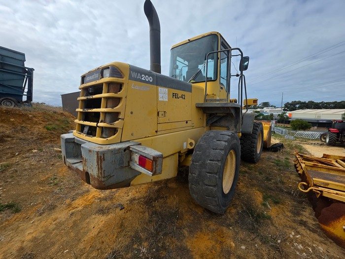 KOMATSU WA200 FRONT END LOADER