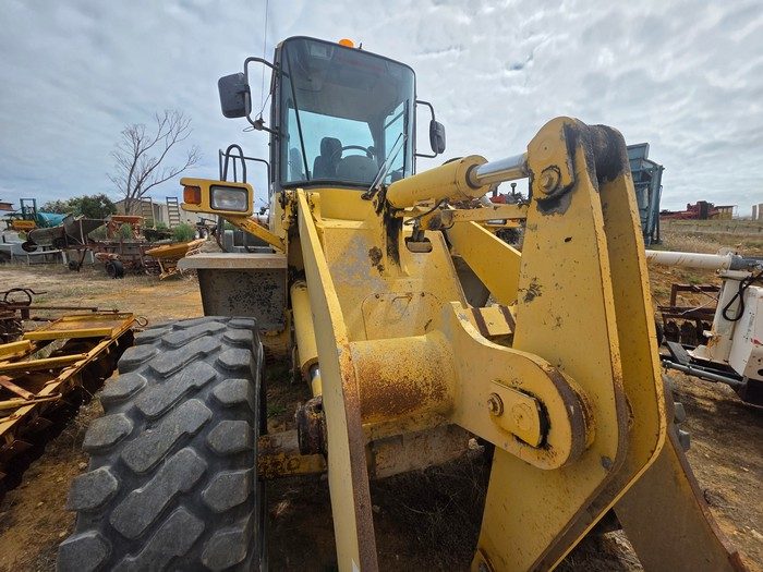 KOMATSU WA200 FRONT END LOADER