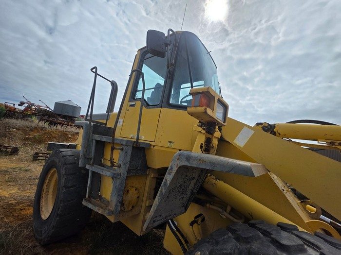KOMATSU WA200 FRONT END LOADER