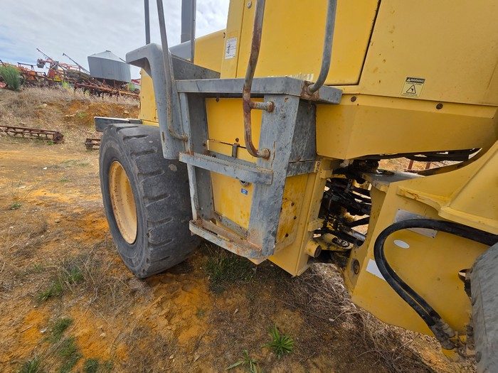 KOMATSU WA200 FRONT END LOADER