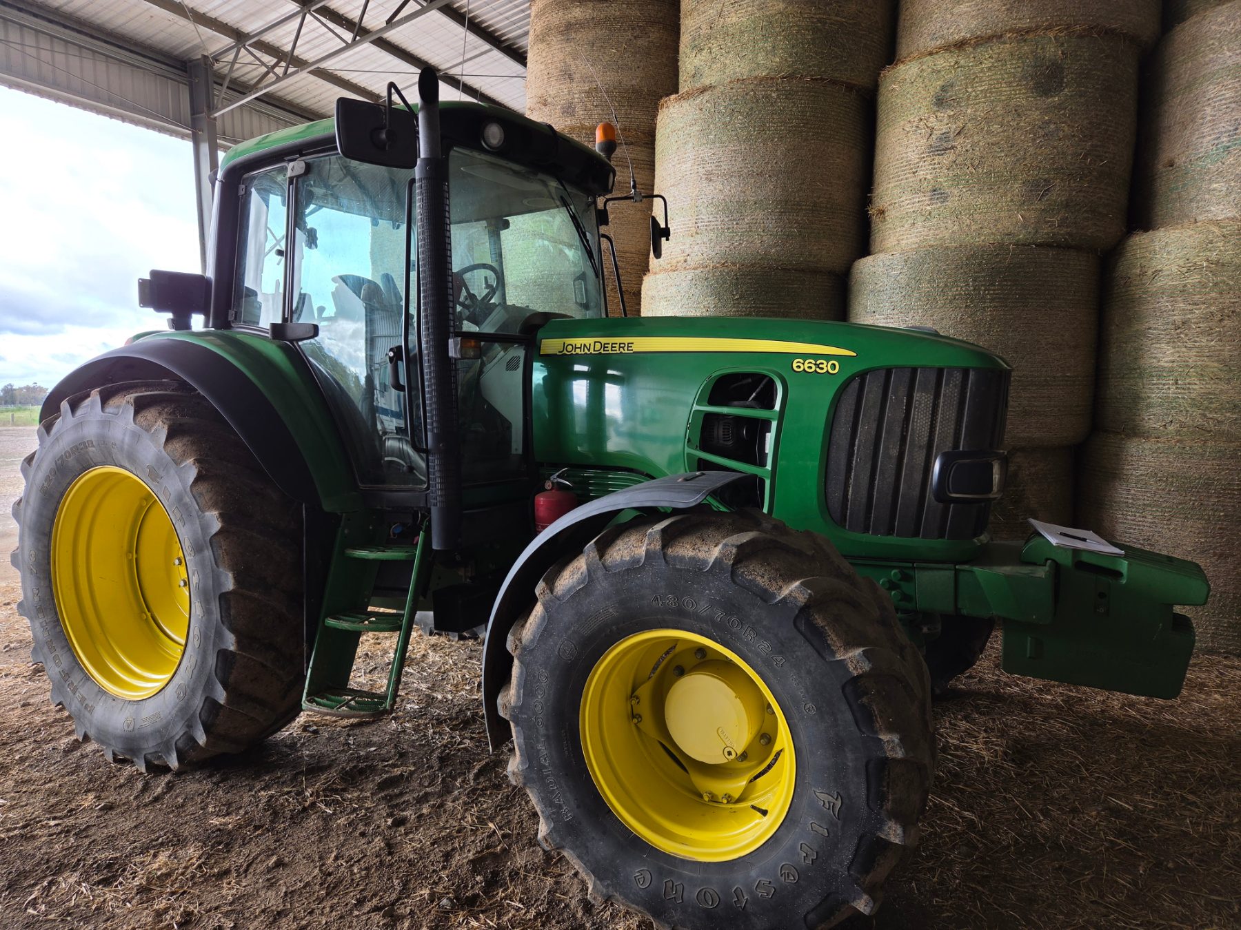 2011 JOHN DEERE 6630 TRACTOR