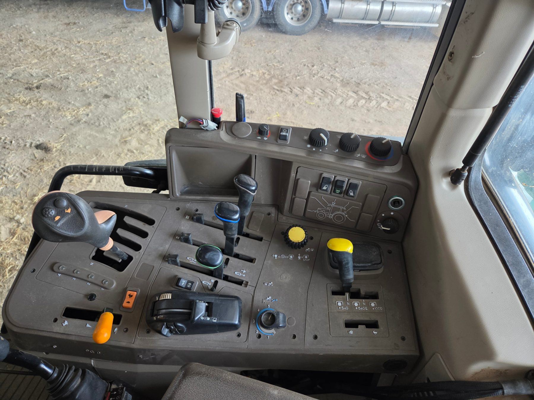 2011 JOHN DEERE 6630 TRACTOR