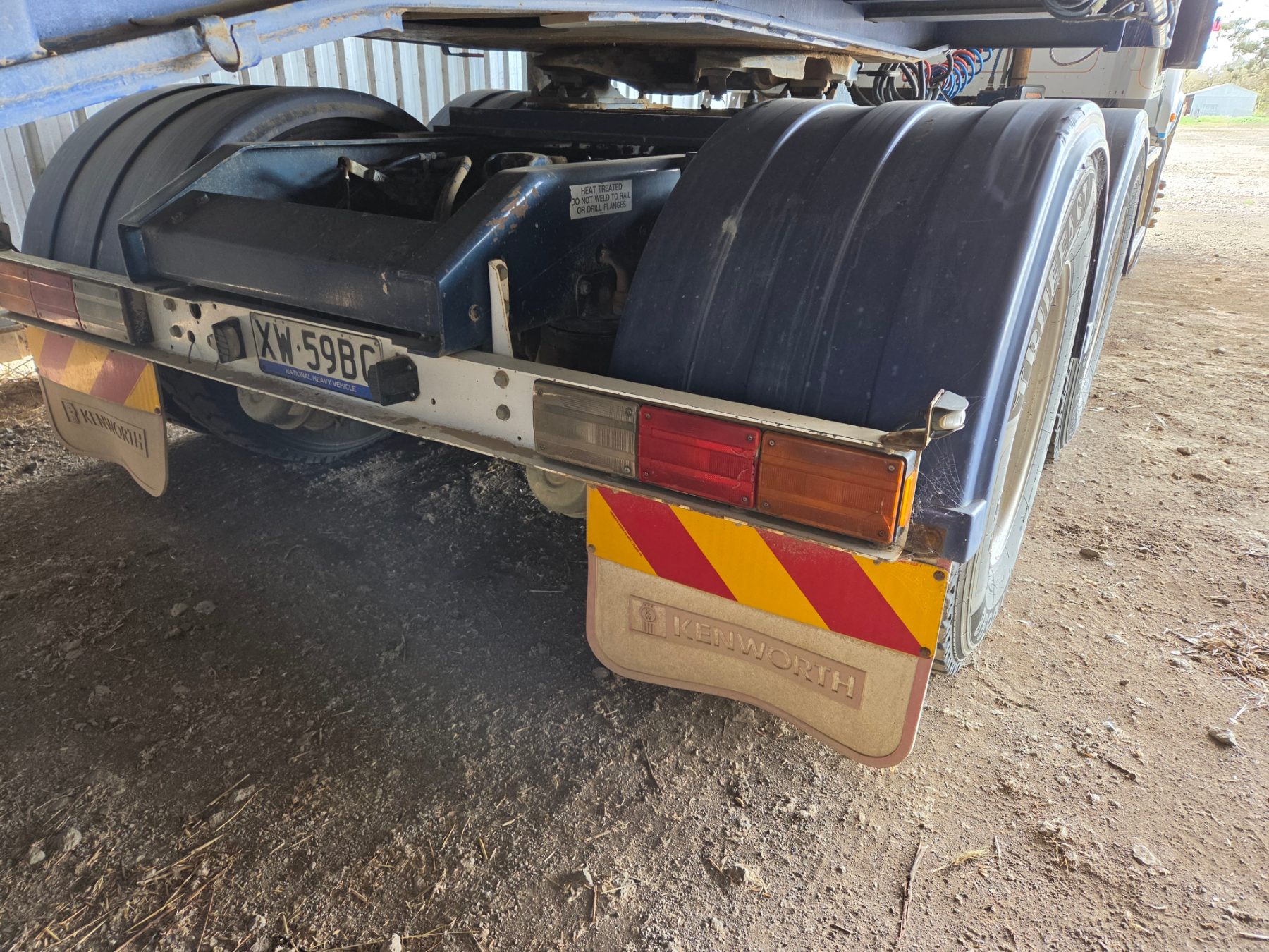 2005 KENWORTH T404 15 SP MANUAL PRIME MOVER