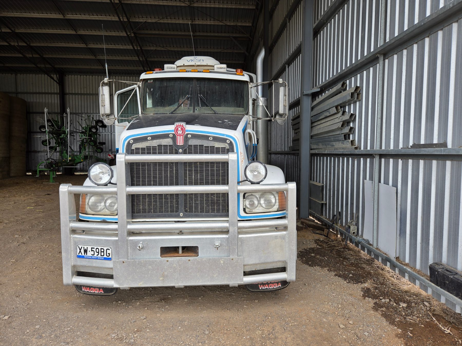 2005 KENWORTH T404 15 SP MANUAL PRIME MOVER