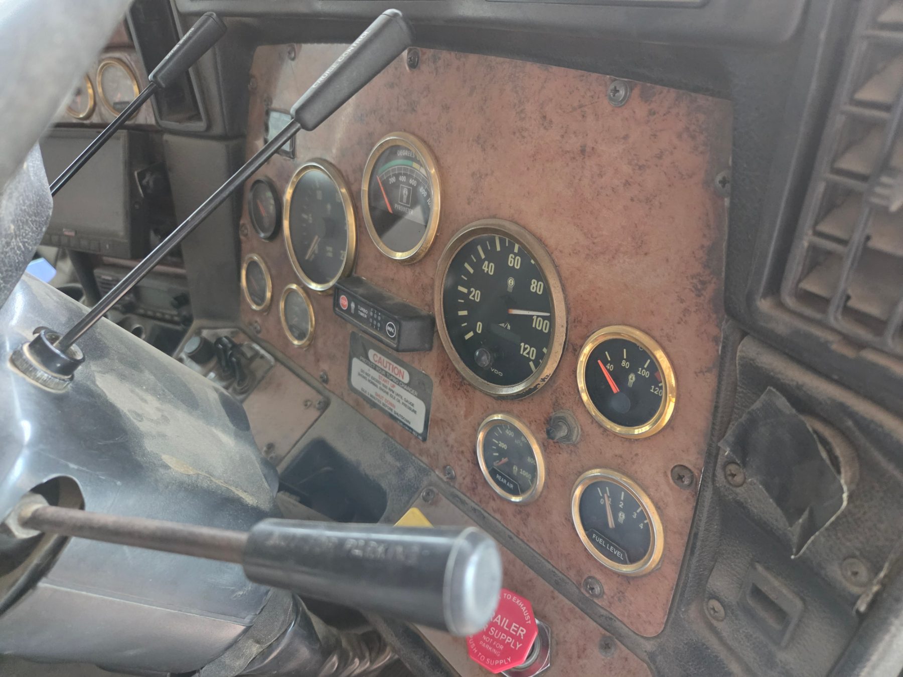2005 KENWORTH T404 15 SP MANUAL PRIME MOVER