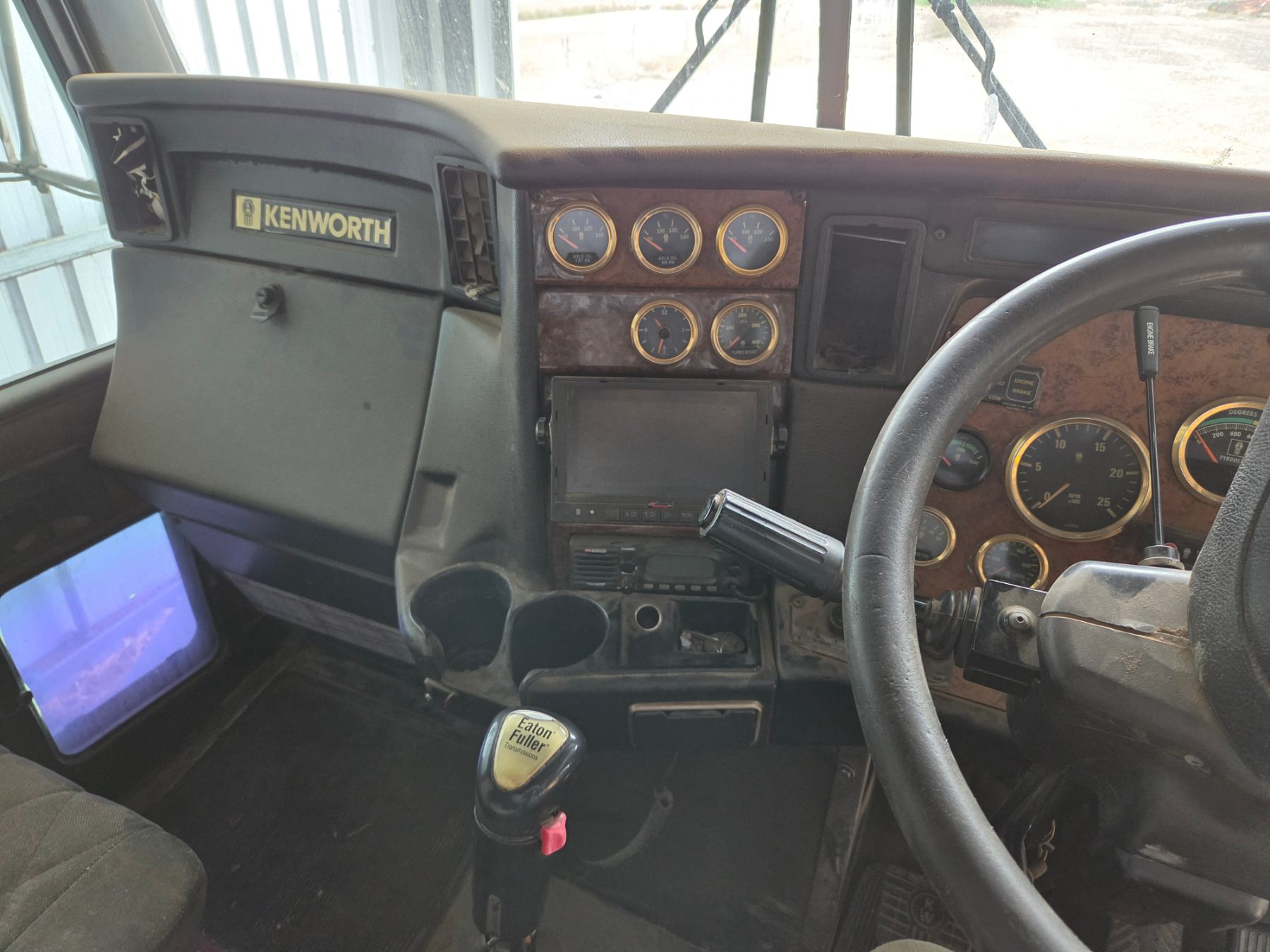 2005 KENWORTH T404 15 SP MANUAL PRIME MOVER