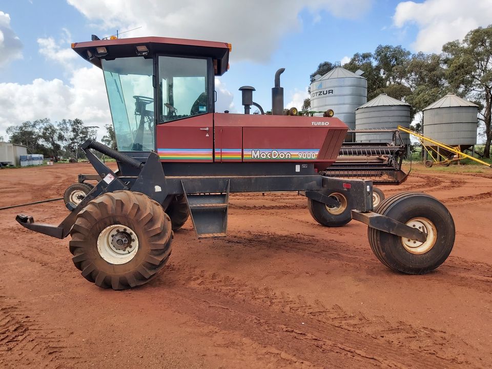 1995 MACDON 9000 SWATHER WITH HAYBINE FRONT