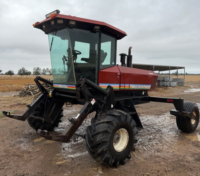 1995 MACDON 9000 SWATHER WITH HAYBINE FRONT