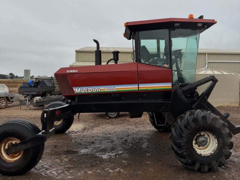 1995 MACDON 9000 SWATHER WITH HAYBINE FRONT
