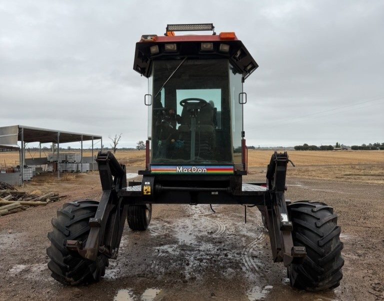 1995 MACDON 9000 SWATHER WITH HAYBINE FRONT
