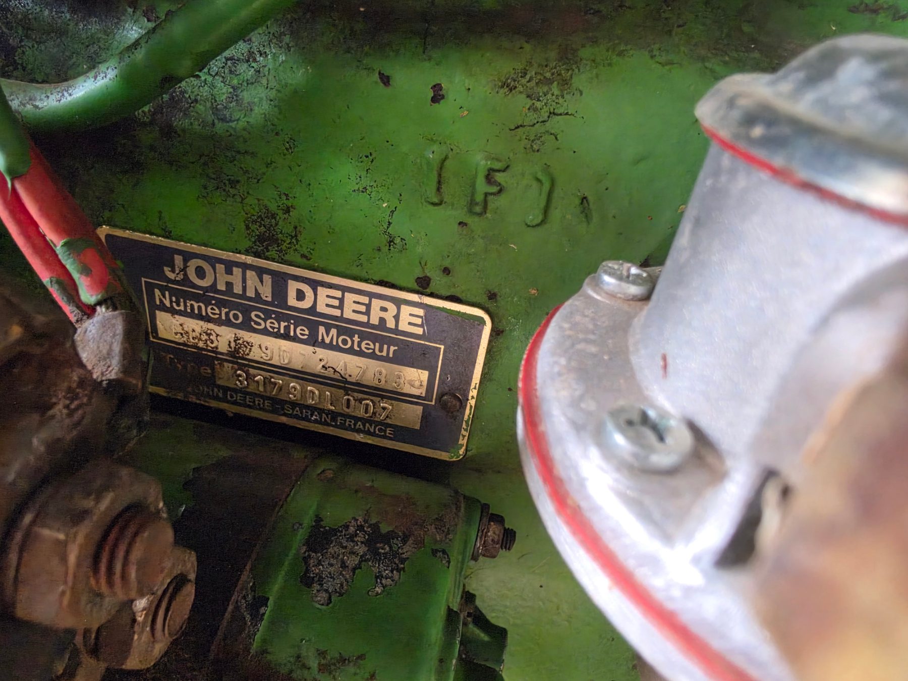 JOHN DEERE 1750 2WD TRACTOR