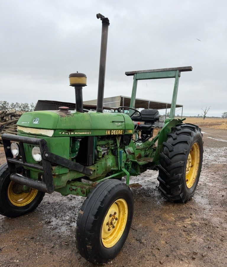 JOHN DEERE 1750 2WD TRACTOR