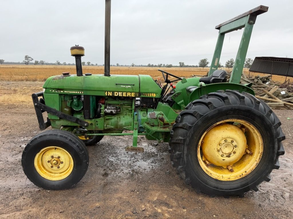 JOHN DEERE 1750 2WD TRACTOR