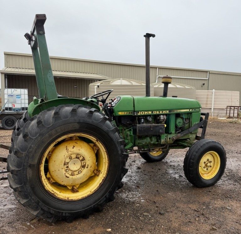 JOHN DEERE 1750 2WD TRACTOR