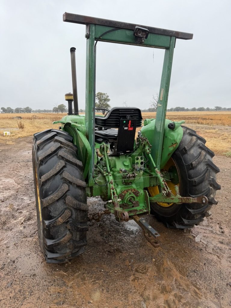 JOHN DEERE 1750 2WD TRACTOR