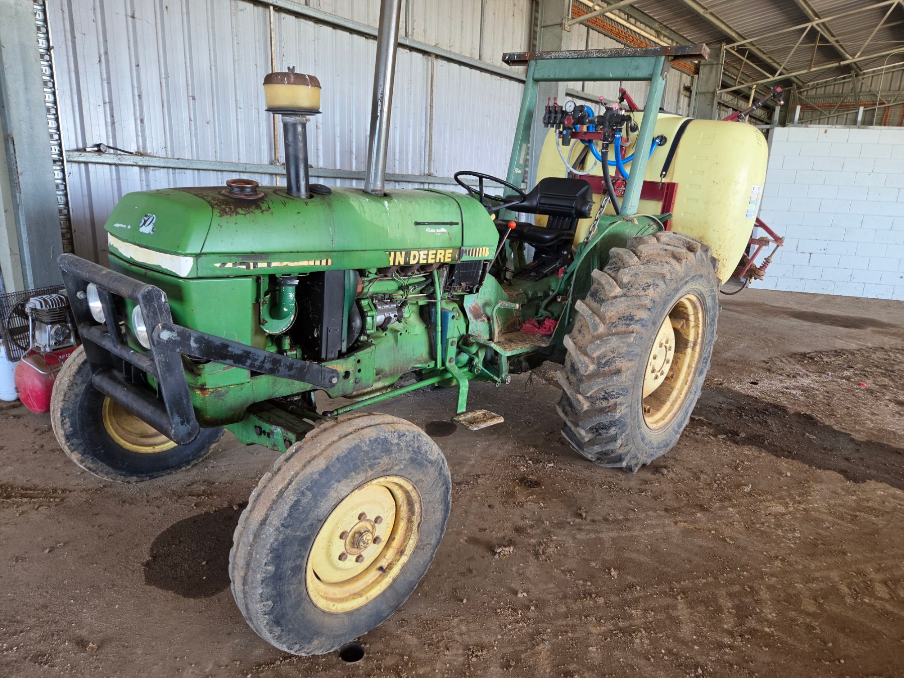 JOHN DEERE 1750 2WD TRACTOR