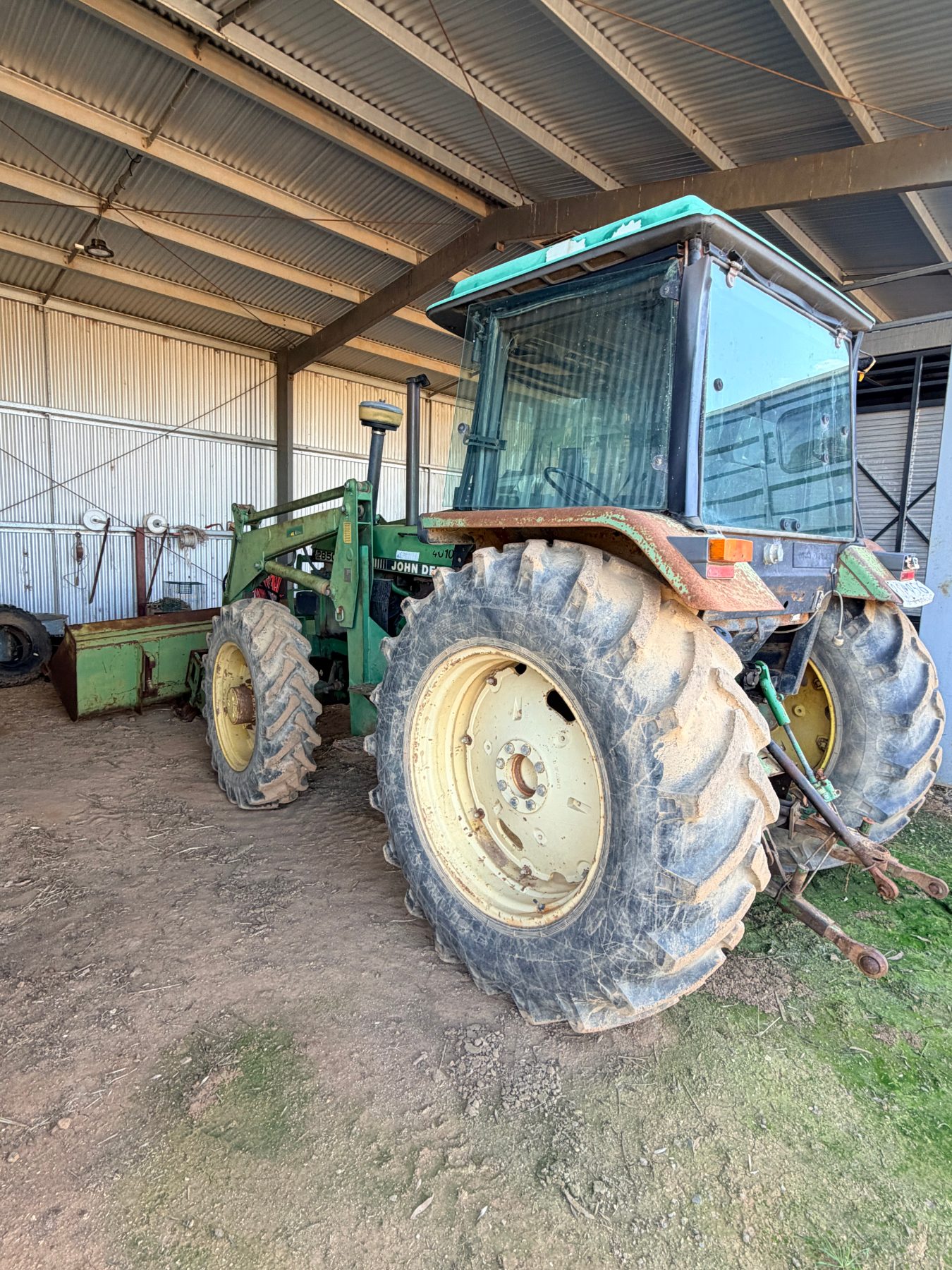1988 JOHN DEERE 2850 TRACTOR