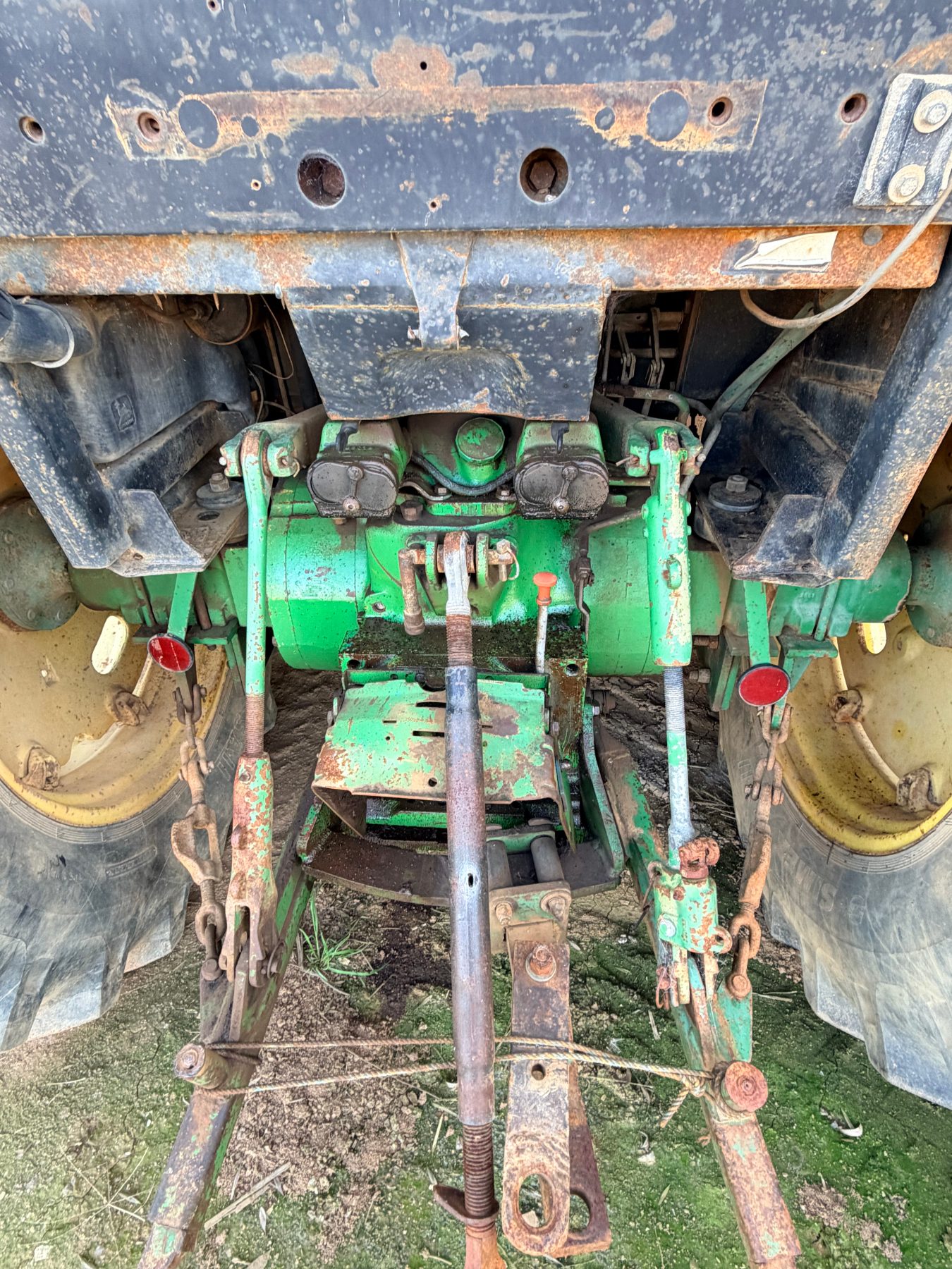 1988 JOHN DEERE 2850 TRACTOR