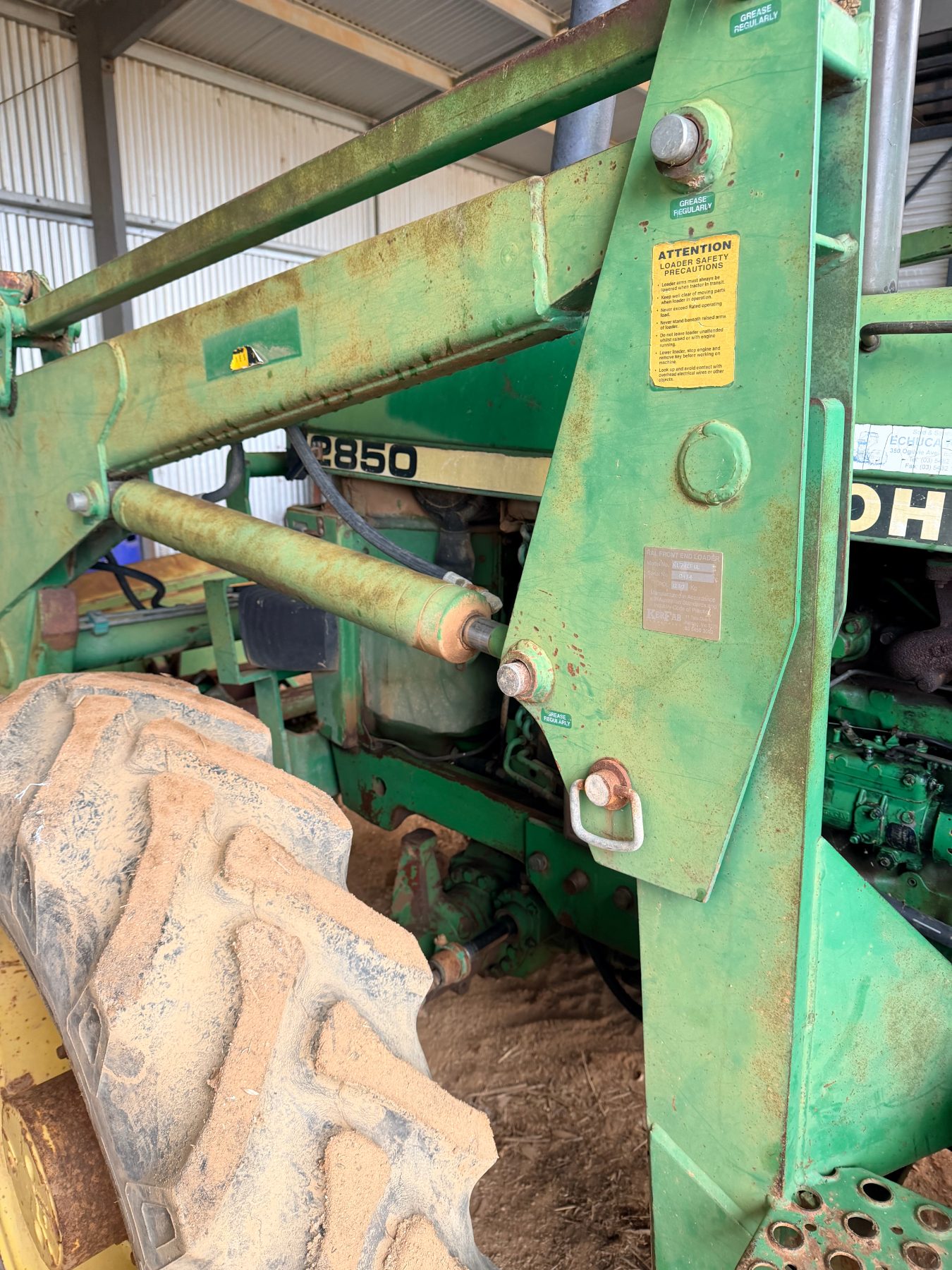 1988 JOHN DEERE 2850 TRACTOR