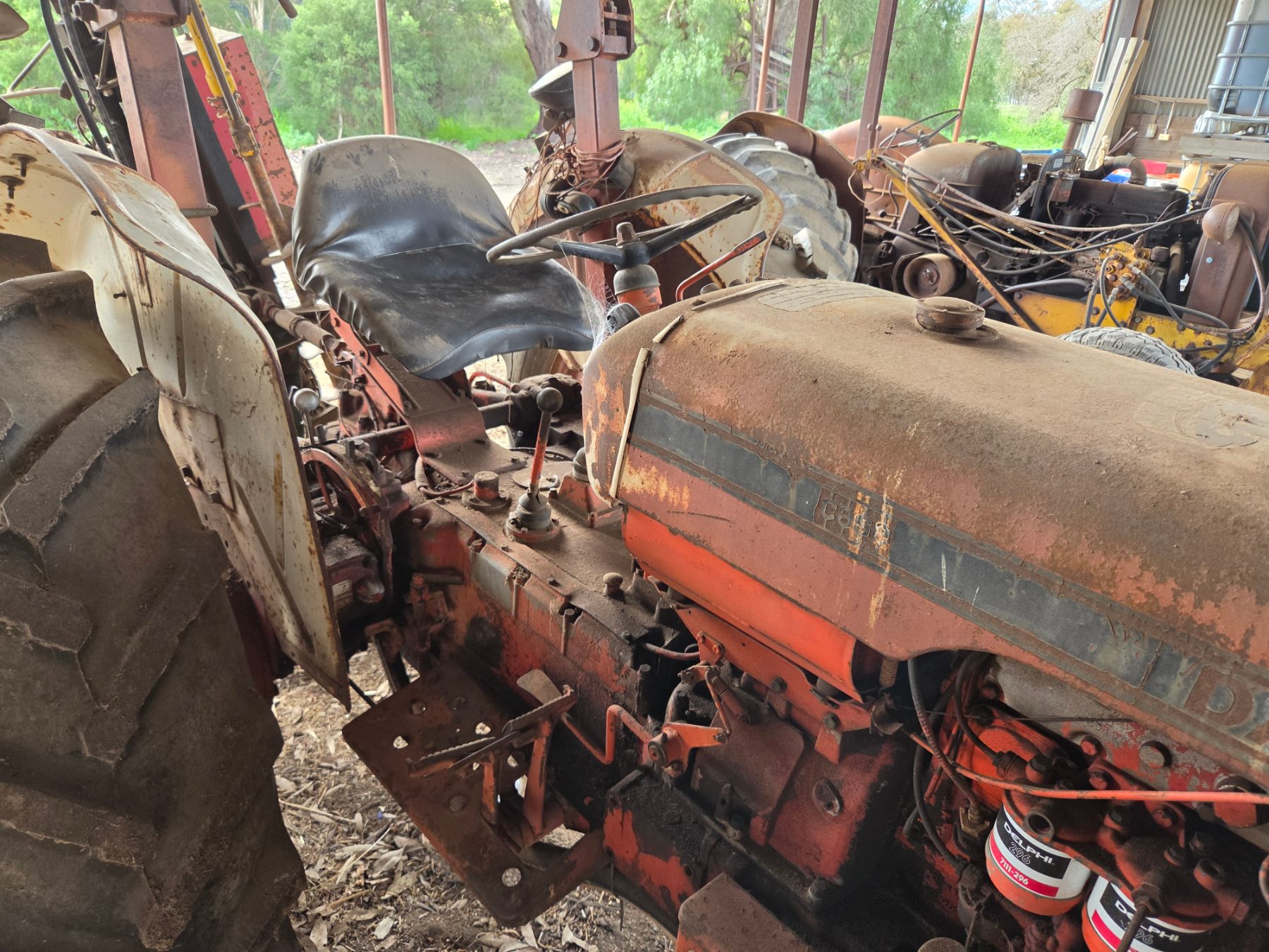 CASE DAVID BROWN 885 TRACTOR