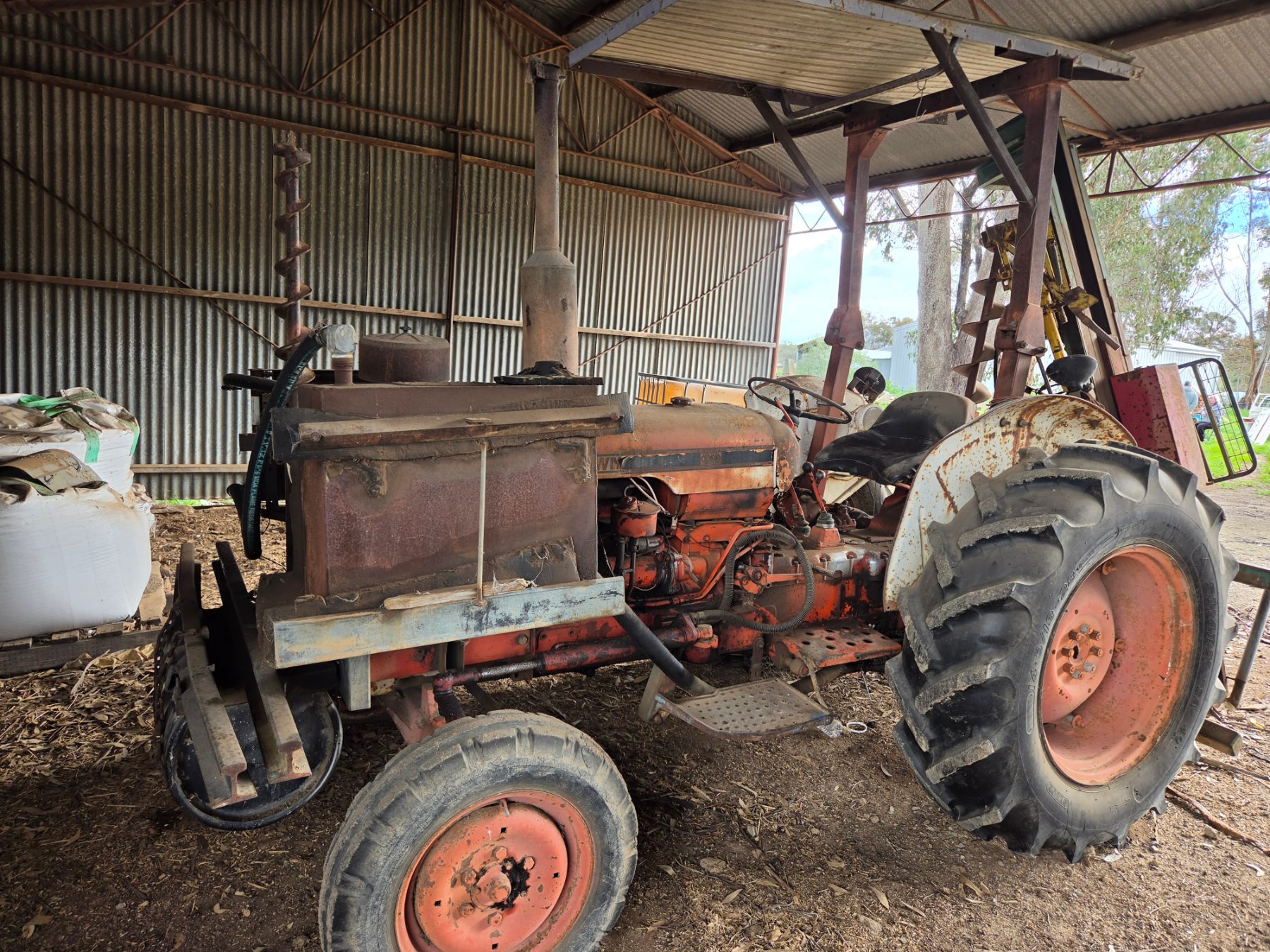 CASE DAVID BROWN 885 TRACTOR