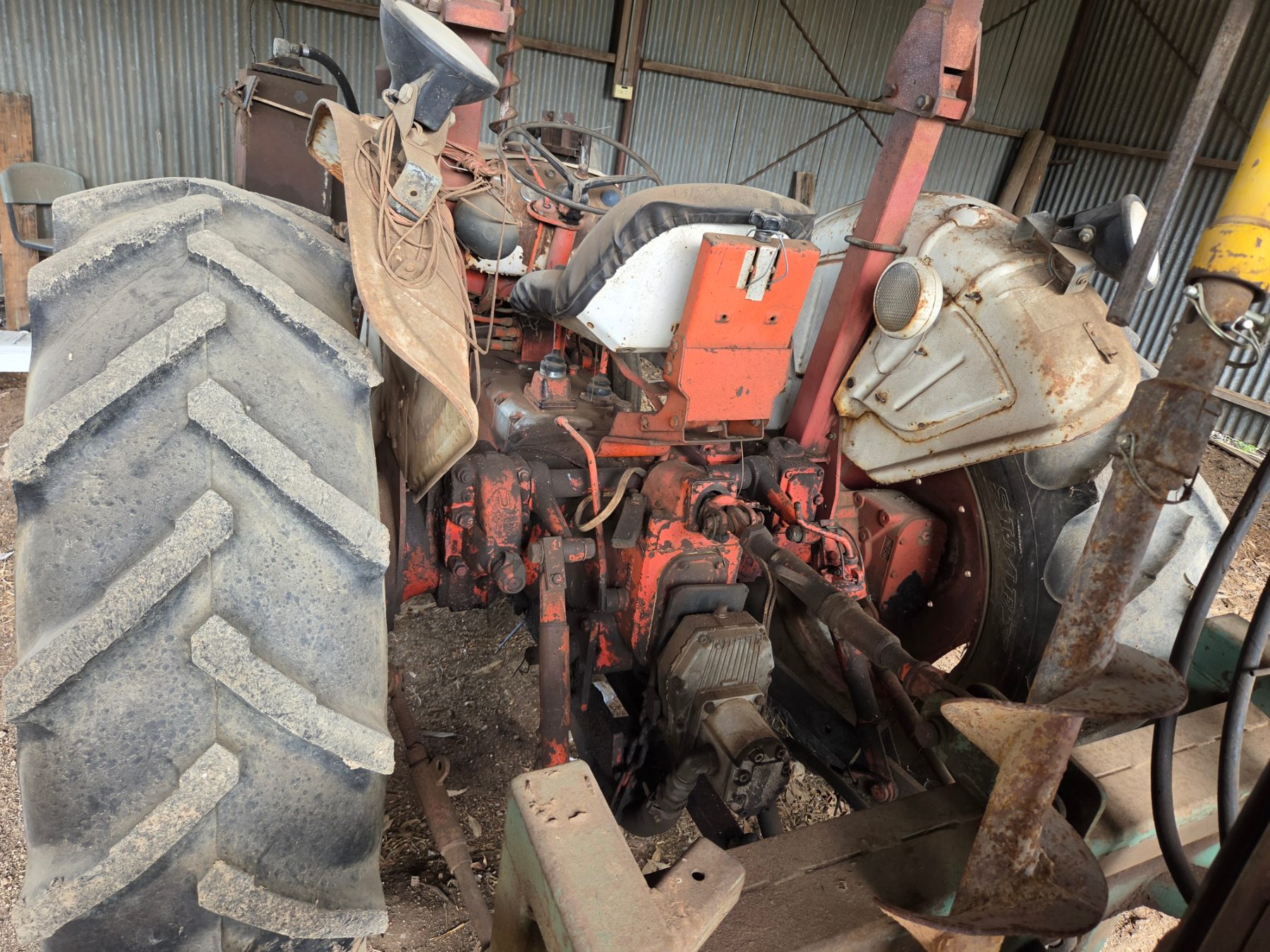 CASE DAVID BROWN 885 TRACTOR