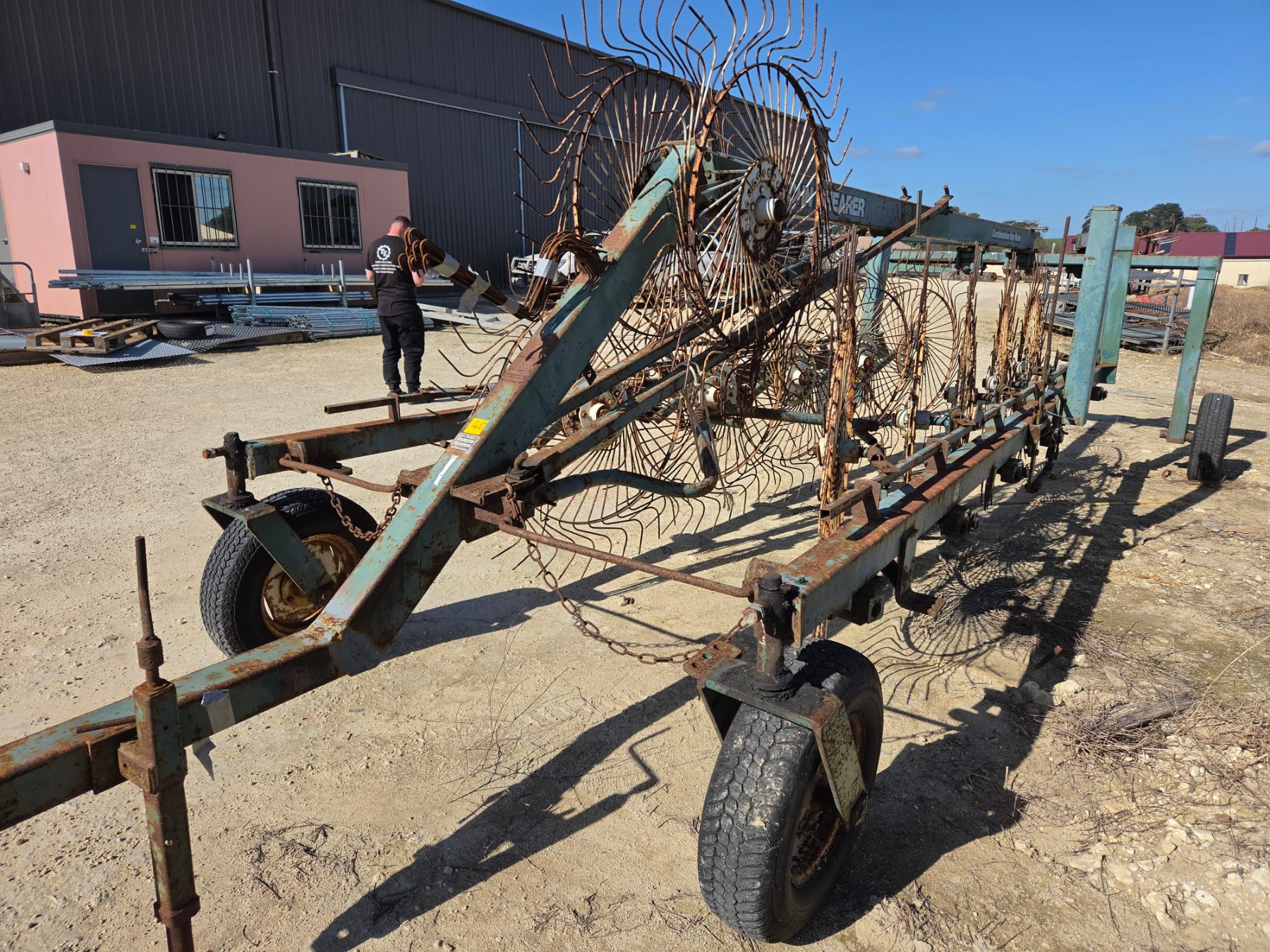JOHN SHEARER V10 TRAILING HAY RAKE
