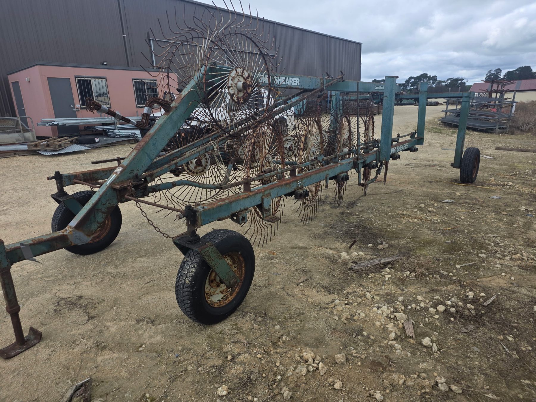 JOHN SHEARER V10 TRAILING HAY RAKE