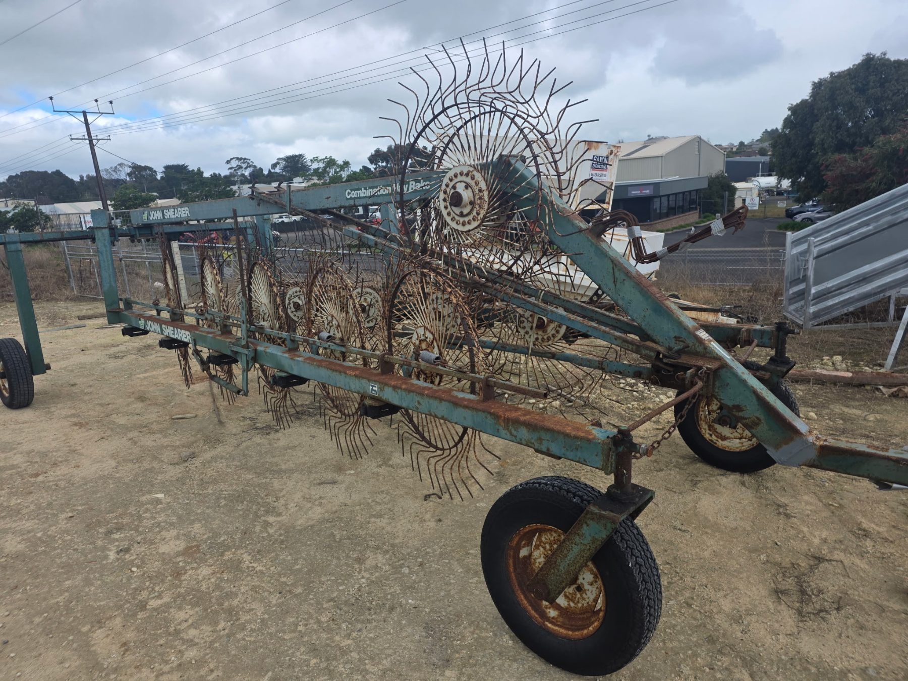JOHN SHEARER V10 TRAILING HAY RAKE