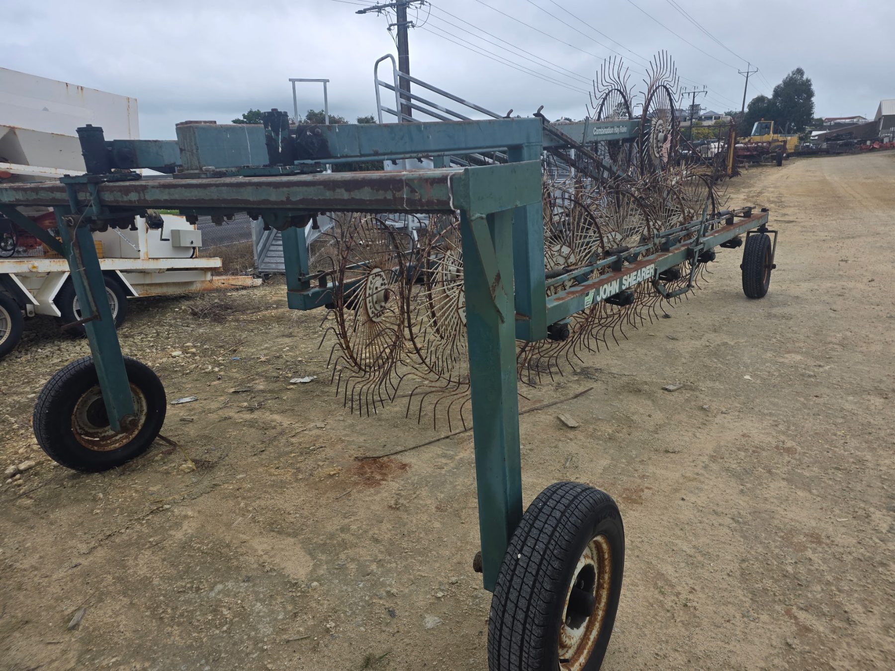 JOHN SHEARER V10 TRAILING HAY RAKE
