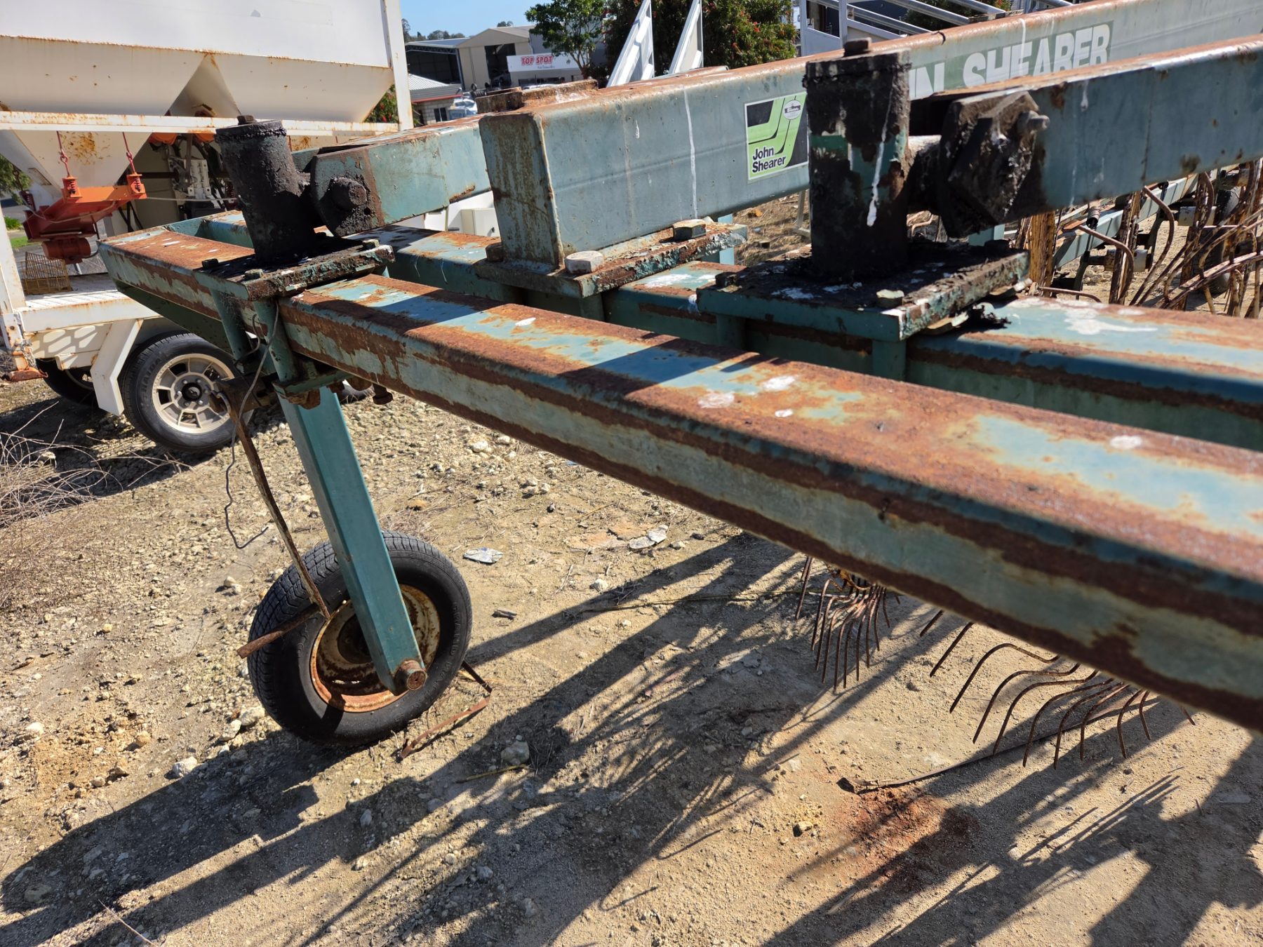 JOHN SHEARER V10 TRAILING HAY RAKE