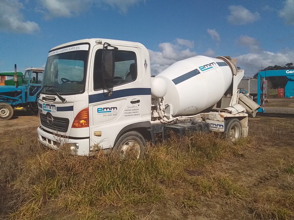 2006 HINO FC4J 5 MIXER 6 SP MANUAL MINI MIX TRUCK