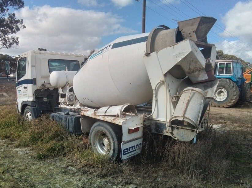 2006 HINO FC4J 5 MIXER 6 SP MANUAL MINI MIX TRUCK