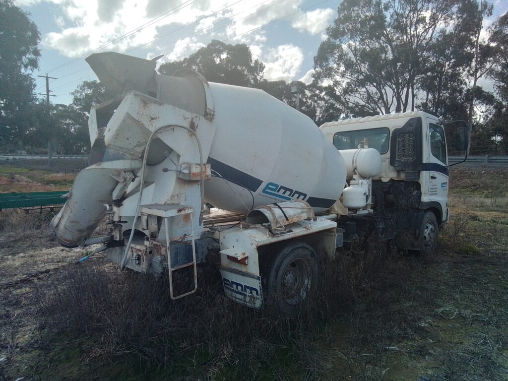 2006 HINO FC4J 5 MIXER 6 SP MANUAL MINI MIX TRUCK