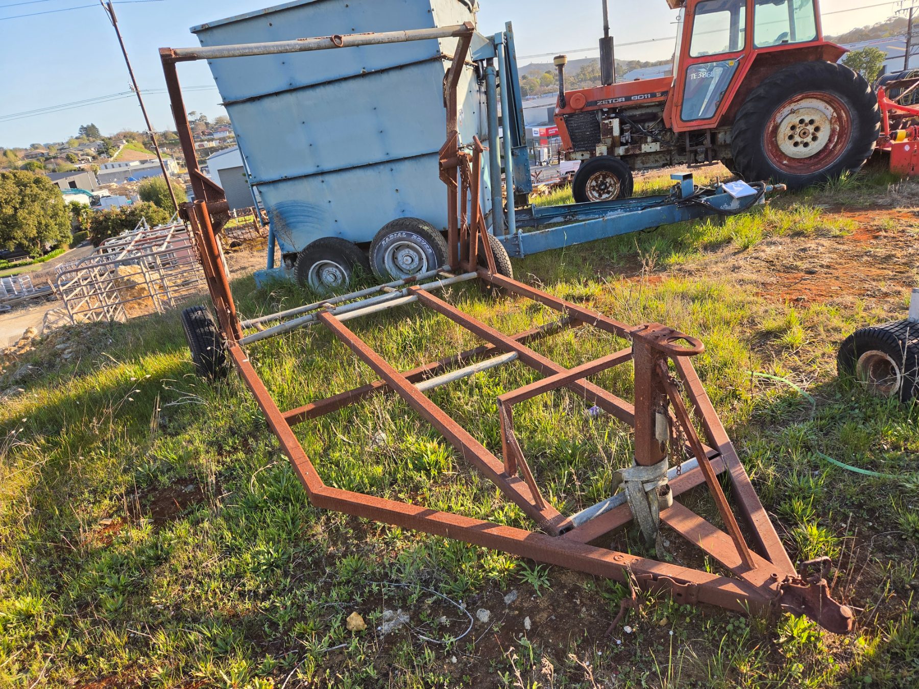 HAY FEEDOUT TRAILER